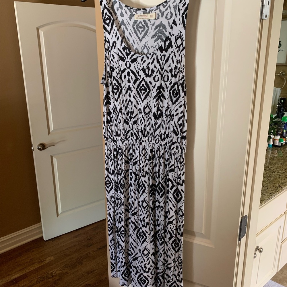 Faded Glory Black and White Patterned Dress